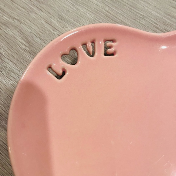 ❤️ Williams Sonoma Valentine heart shaped plates ❤️ - Picture 3 of 12